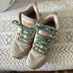 NEW BALANCE trail running shoes